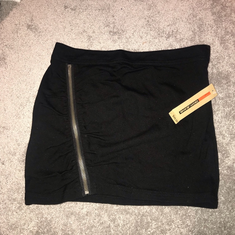 NWT DKNY blk mini skirt with asymmetrical zip szS